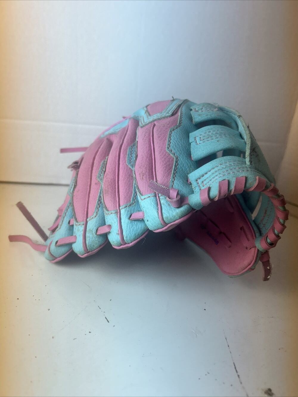 Used Girl! T Ball Glove by Wilson. 10"A2446 pink and turquoise. Lefty